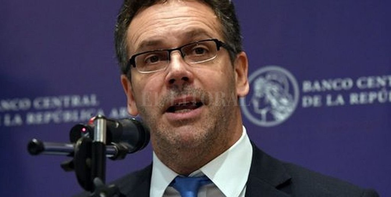 Sandleris habló de "un paraguas cambiario para transitar la incertidumbre"