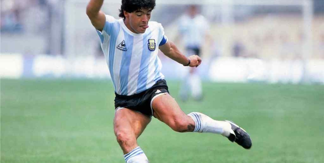 Presentan en el Senado un proyecto de ley para que Maradona aparezca en billetes y sellos postales