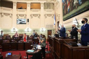 Cámara de Diputados El pleno de la Cámara de DIputados rindió un aplauso en memoria de Maradona.