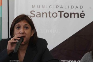 Mauricio Garín Daniela Qüesta,  intendenta de Santo Tomé.