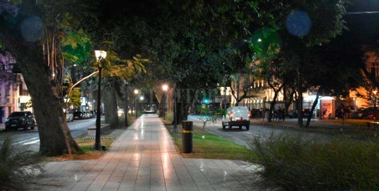 Adolescentes detenidos por circular en una moto robada en pleno bulevar