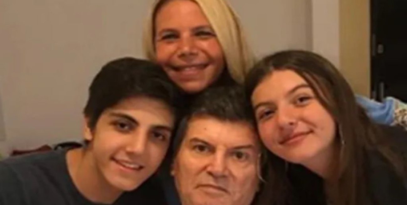 Abril, la hija de "Carlín" Calvo, celebró sus 15 años