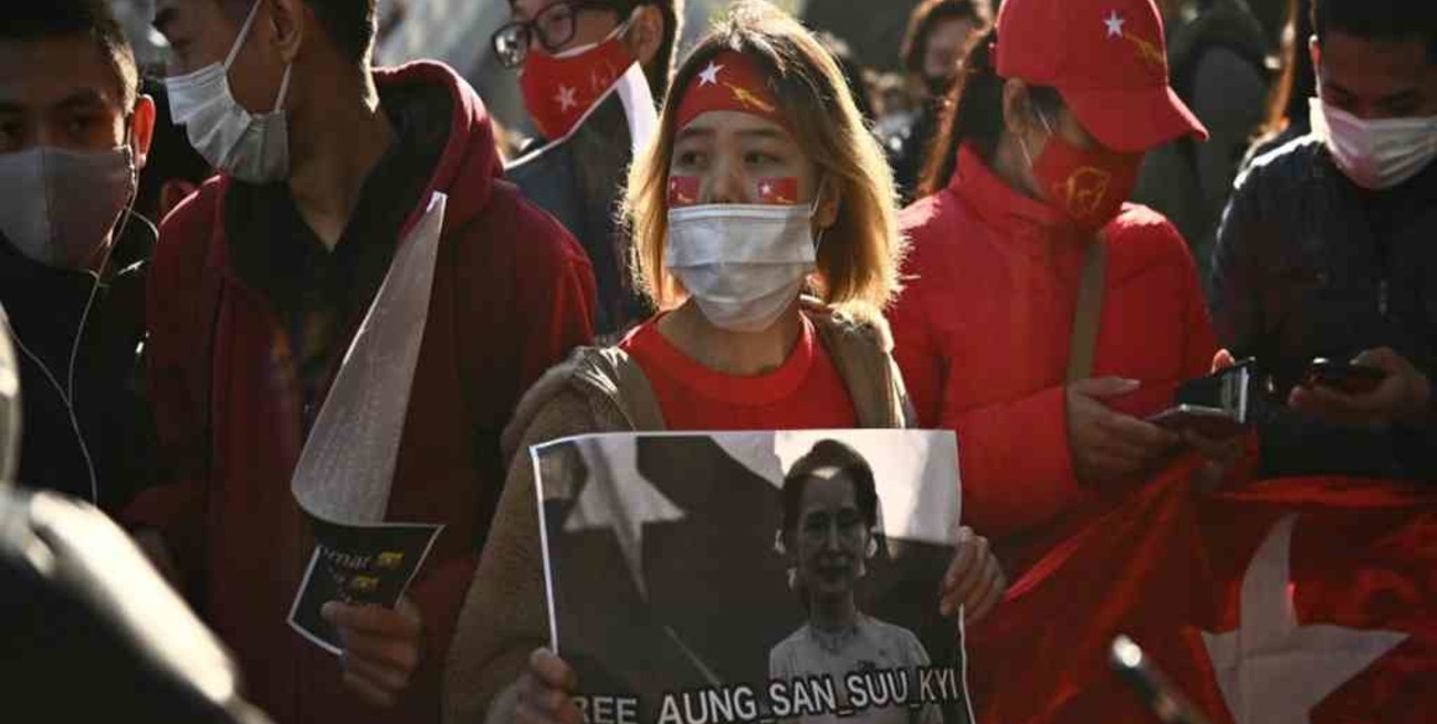 Manifestantes retomaron las protestas en las principales ciudades de Birmania