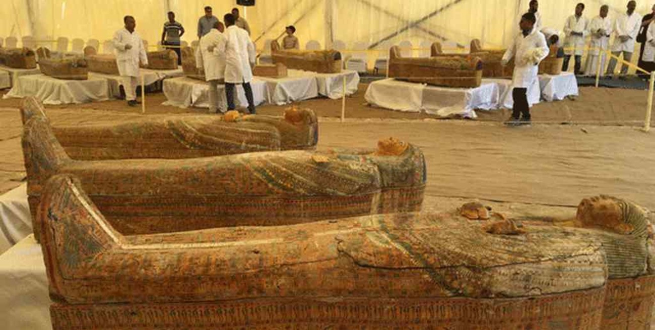 Egipto presentó un centenar de sarcófagos de más de 2.000 años de antigüedad intactos