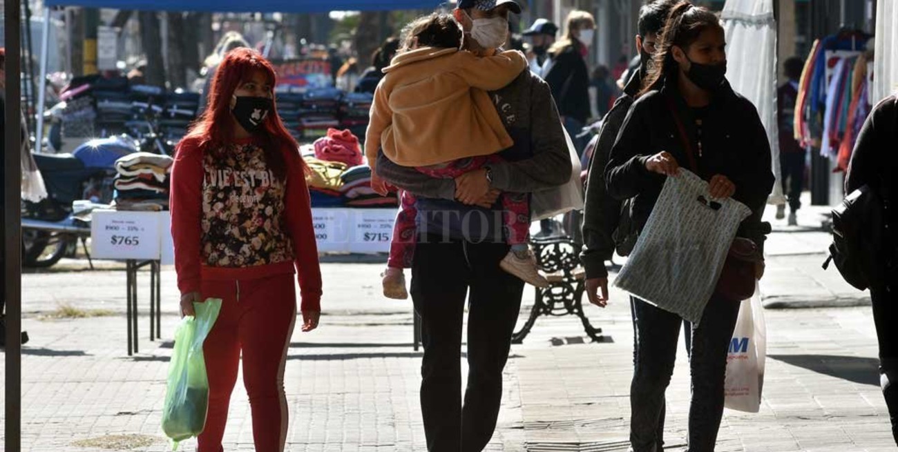 Santa Fe: casi el 40% del total de infectados está entre los jóvenes de entre 25 y 44 años