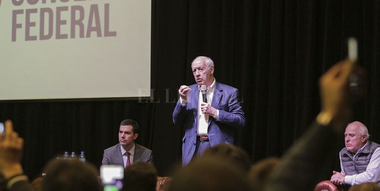 Lavagna: "Desde el día uno comenzaremos a ponerle plata en el bolsillo a los argentinos"