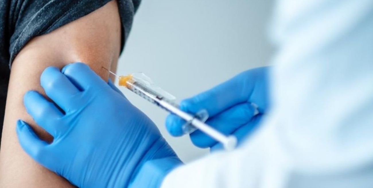 Un total de 28 millones de vacunas contra el coronavirus se aplicaron en el mundo, según la OMS