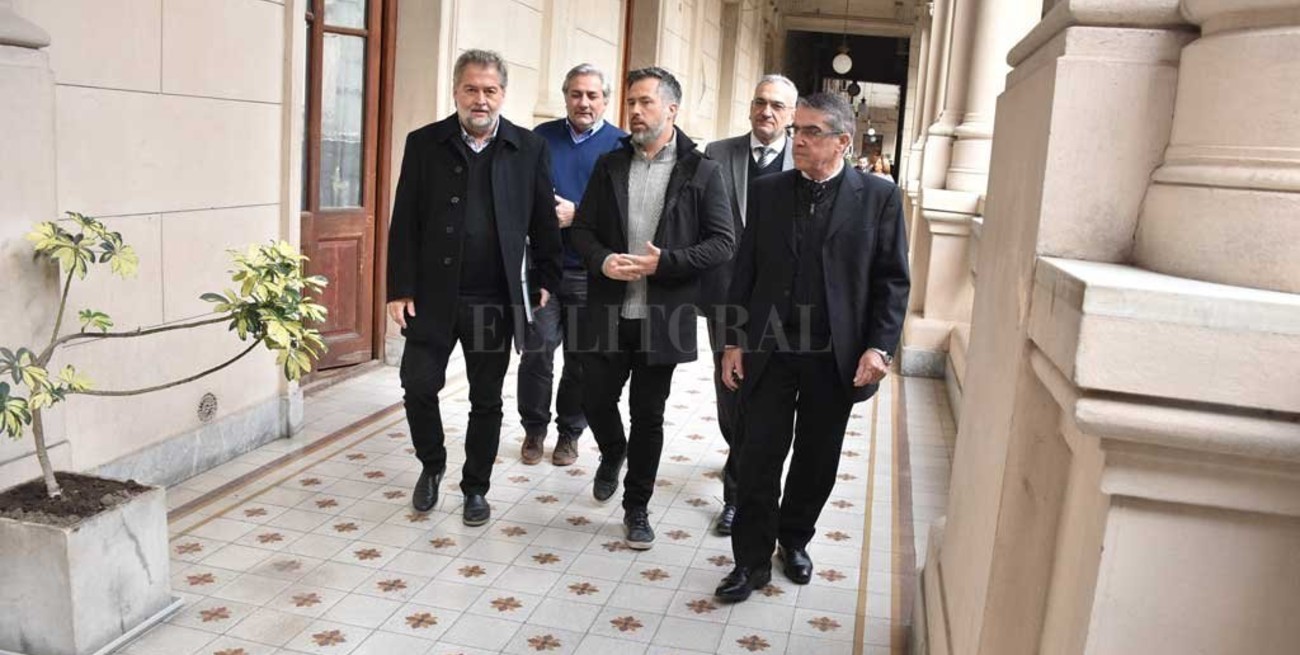 El pase a planta de contratados en la mira, durante la transición