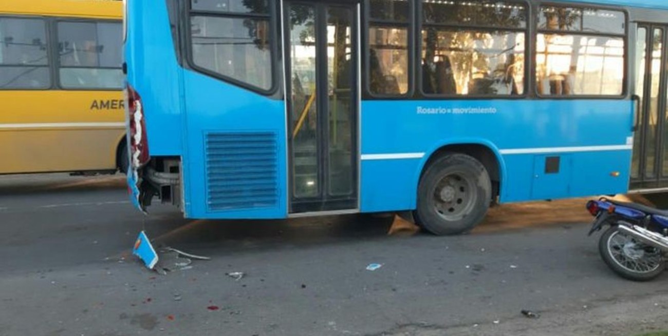 Choque fatal entre una moto y un colectivo en el Gran Rosario
