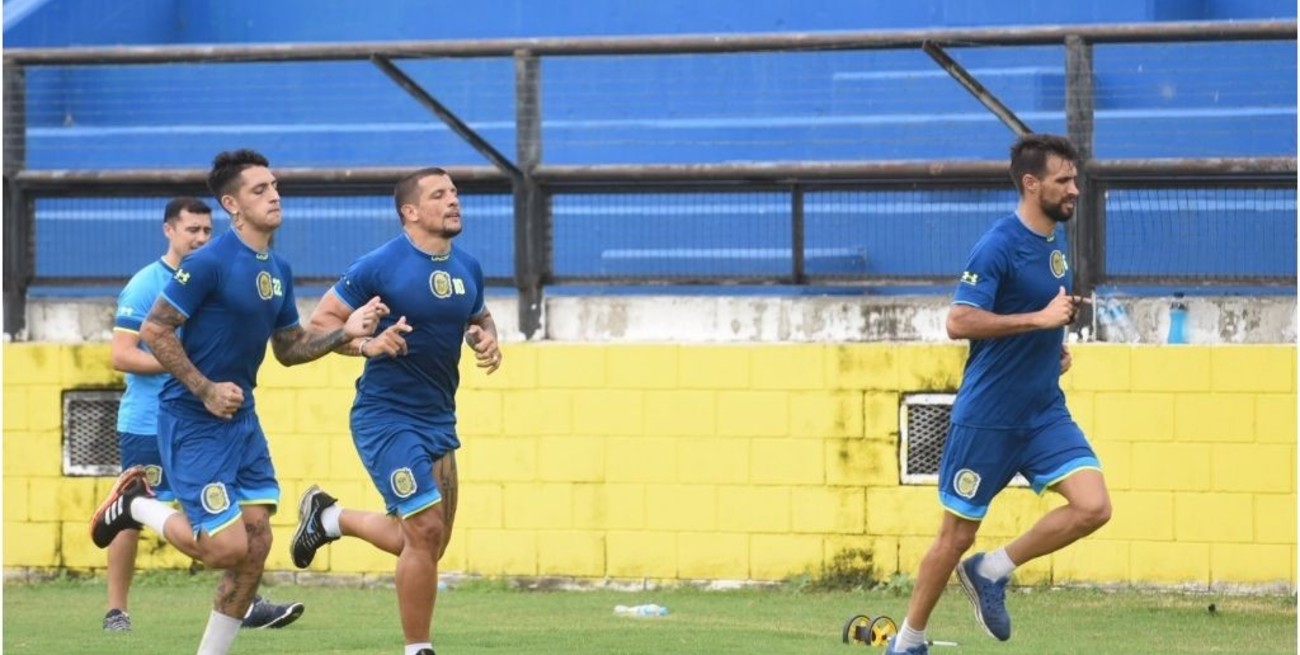 "Kily" González evalúa un esquema más ofensivo para Rosario Central