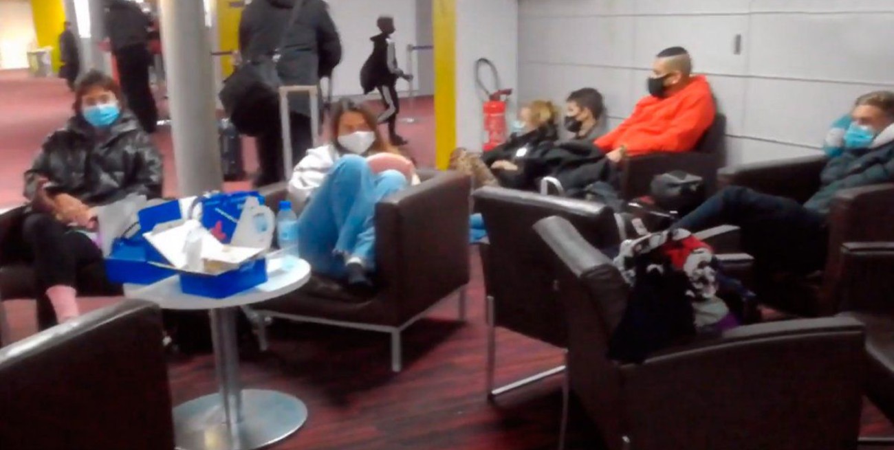Quedaron varados en el aeropuerto de París trece argentinos