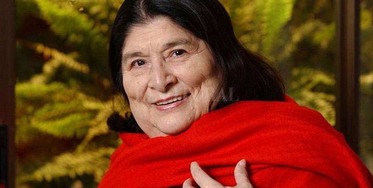 Grandes figuras de la canción homenajean a Mercedes Sosa a diez años de su muerte