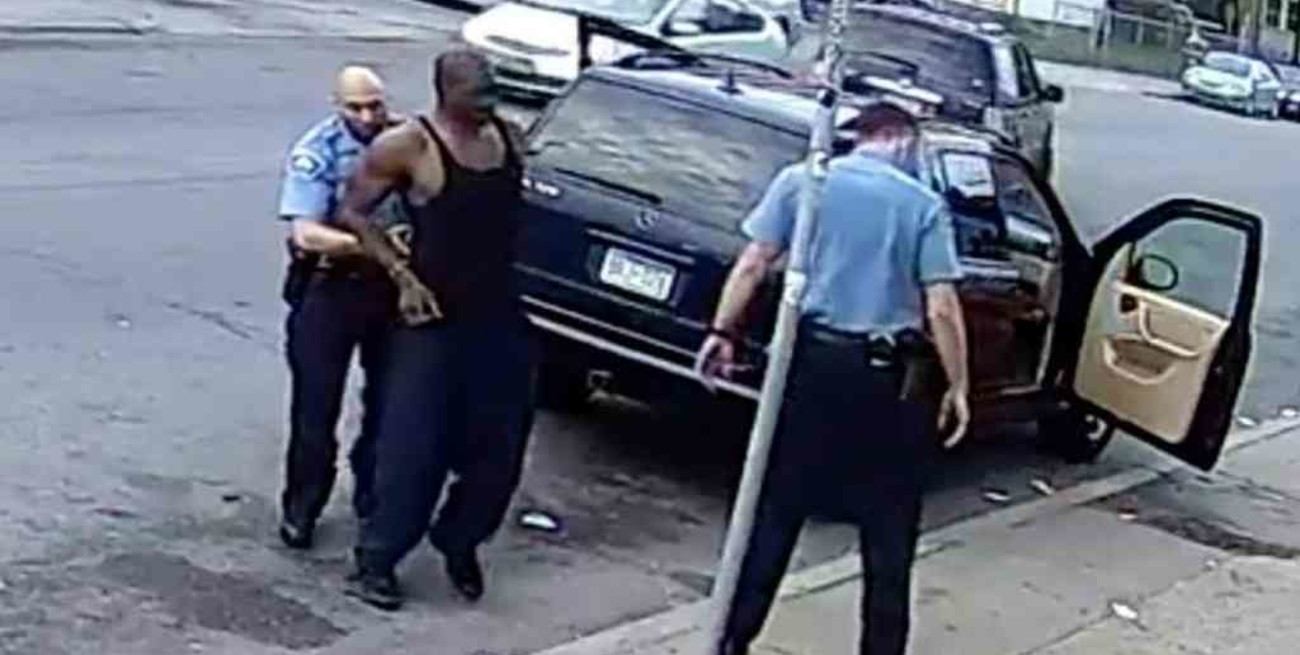 Un testigo clave en el juicio por la muerte de George Floyd intentó no comparecer 