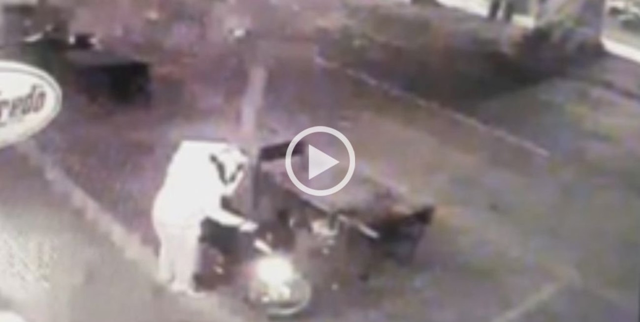 Video: Así robaron la moto de un cadete en pleno Bulevar Gálvez