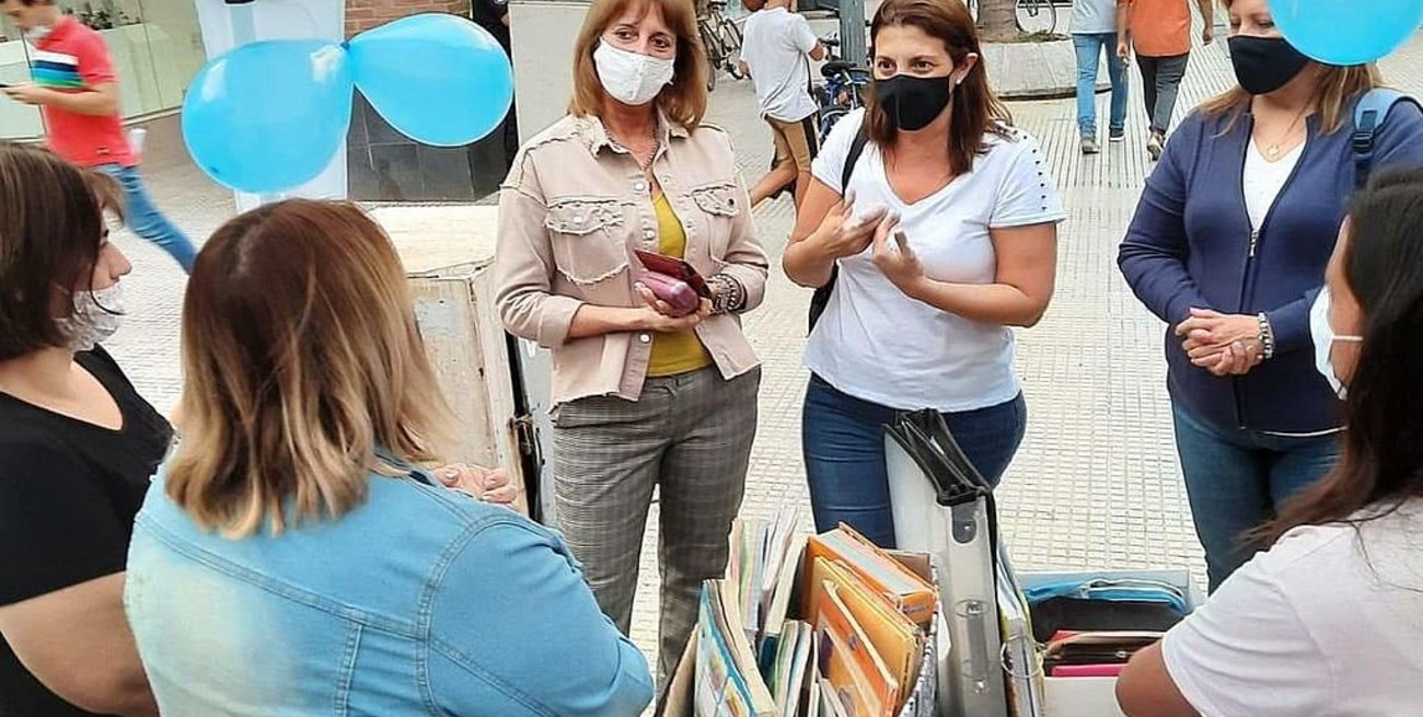 Betina Florito donó útiles escolares a organizaciones sociales de Santa Fe