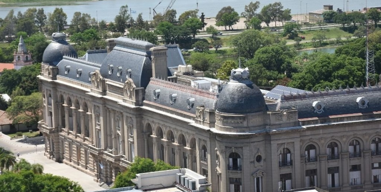 Santa Fe, la única de las provincias grandes que pagó aguinaldos en tiempo y forma durante 2020