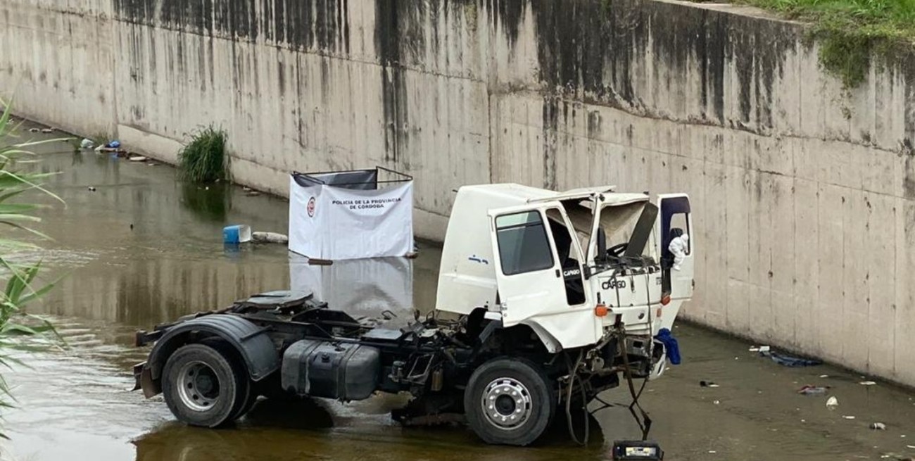 Murió un camionero luego de despistar en la circunvalación de Córdoba