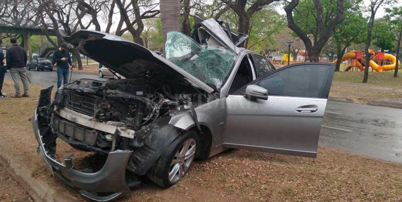 Falleció el conductor que protagonizó un fuerte choque en la Costanera de Santa Fe
