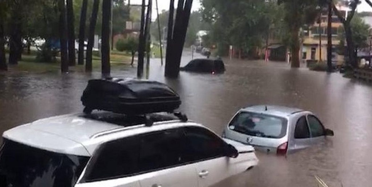 Temporal en la Costa Atlántica: calles anegadas y evacuados en Pinamar