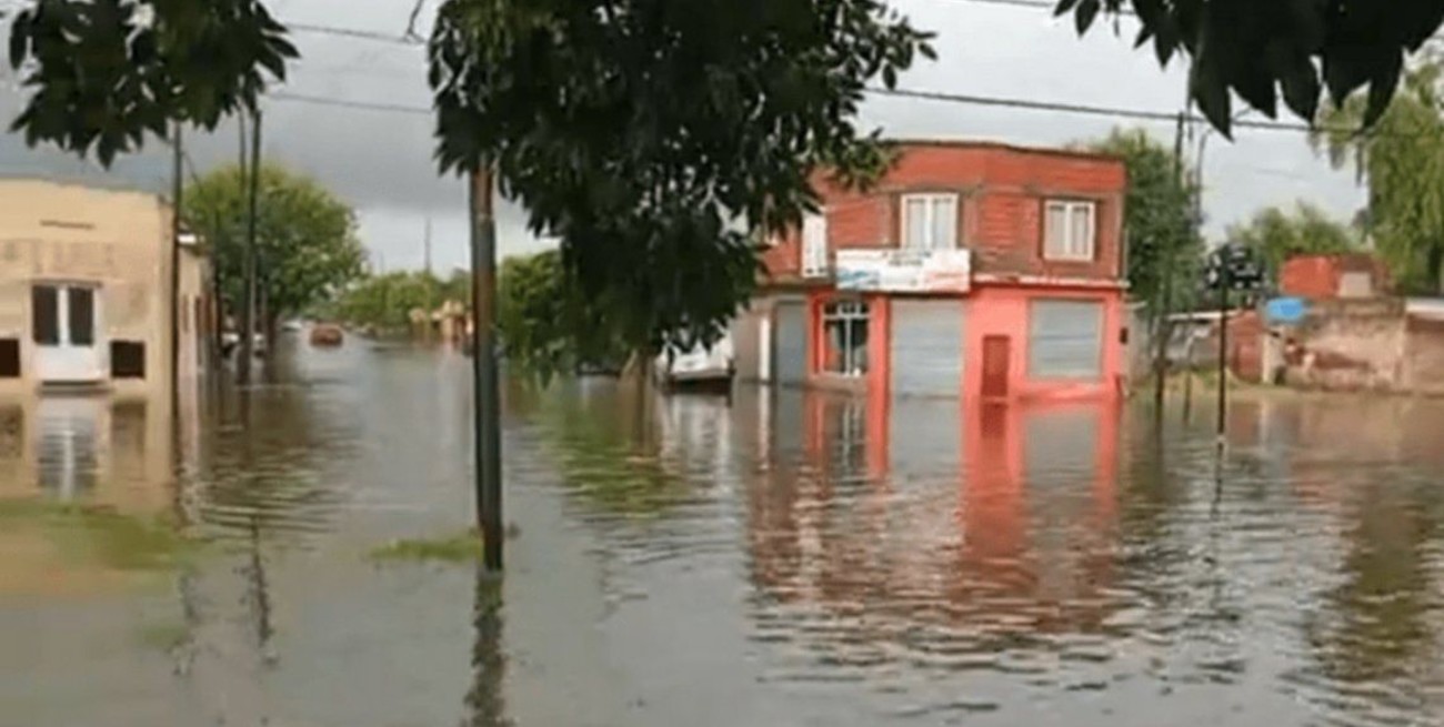 Anegamientos y evacuados en Dolores por un fuerte temporal