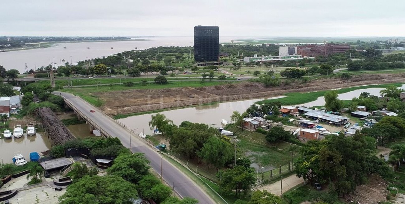 Contrapunto por el movimiento de suelo en un terreno sobre el Riacho Santa Fe