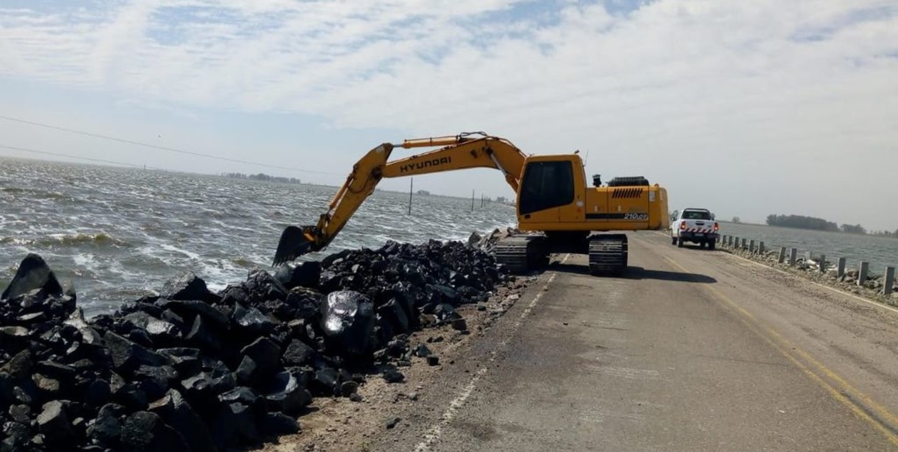 Ruta 7: avanzan los trabajos para restablecer la circulación a la altura de la laguna La Picasa