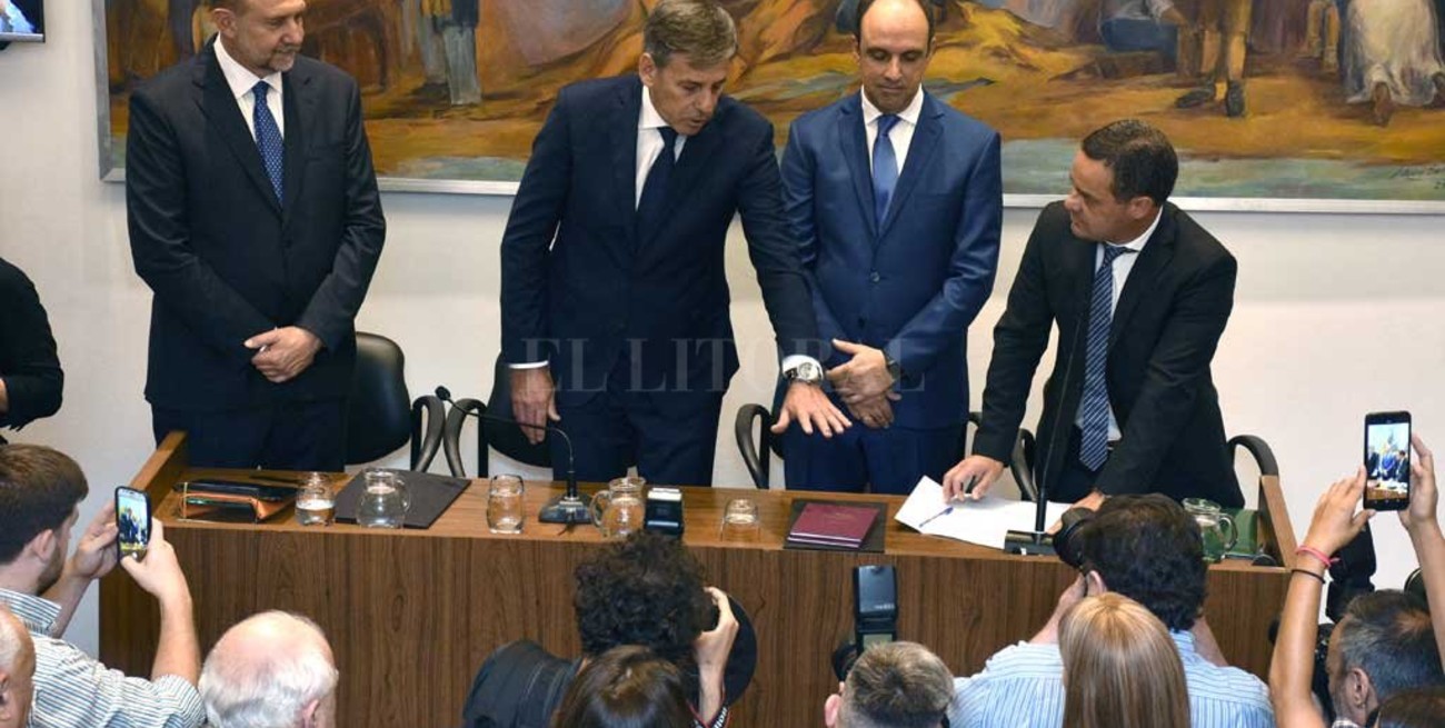 Jatón juró y es el nuevo Intendente de la ciudad de Santa Fe