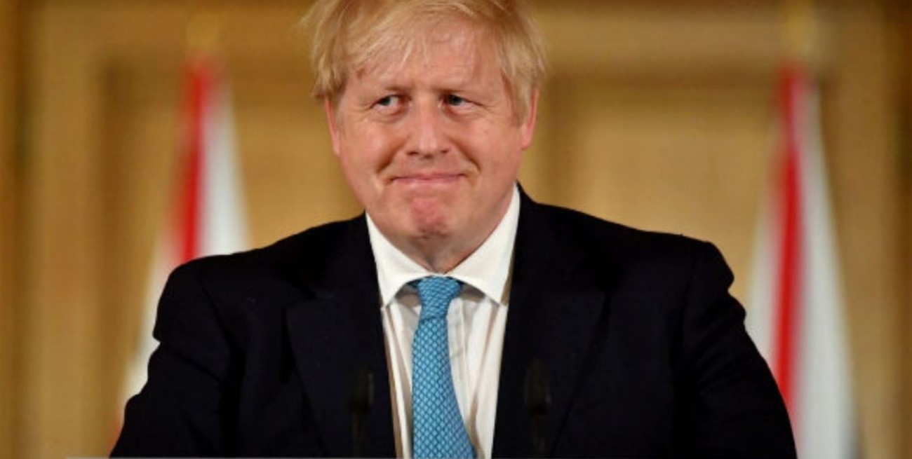 Gobierno británico levanta restricciones para que los solteros puedan encontrarse en privado