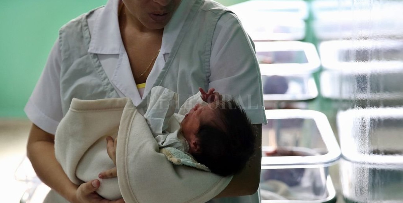 Demandaron a una clínica de fertilidad por procrear una bebé con el padre equivocado