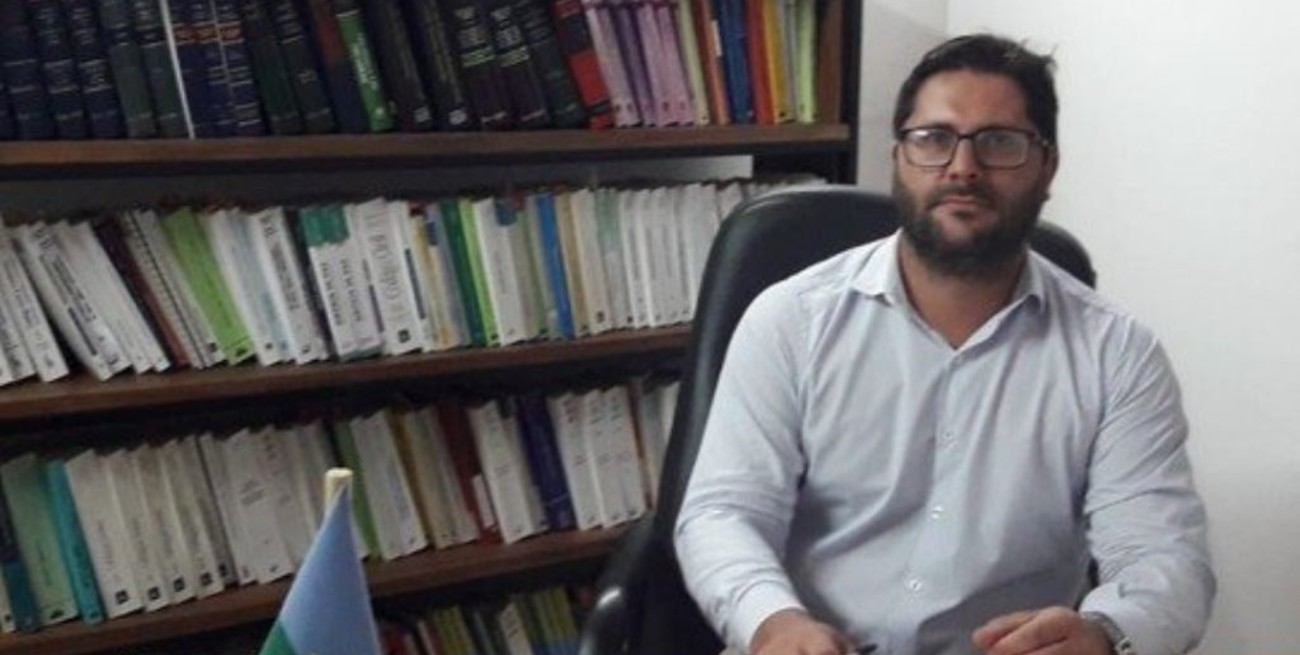 Un juez otorgó la guarda de una adolescente y su beba a su padrino