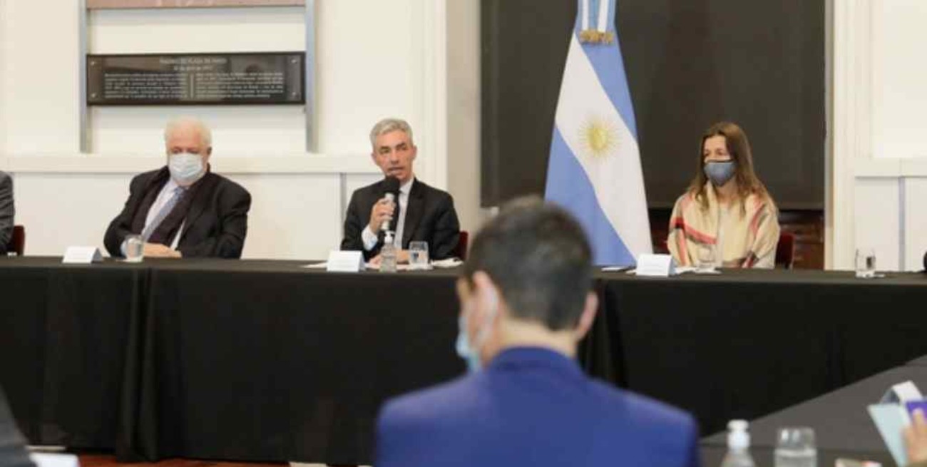 El Gobierno acordó un "nuevo protocolo de higiene" para Camioneros, ante la pandemia de Covid-19 