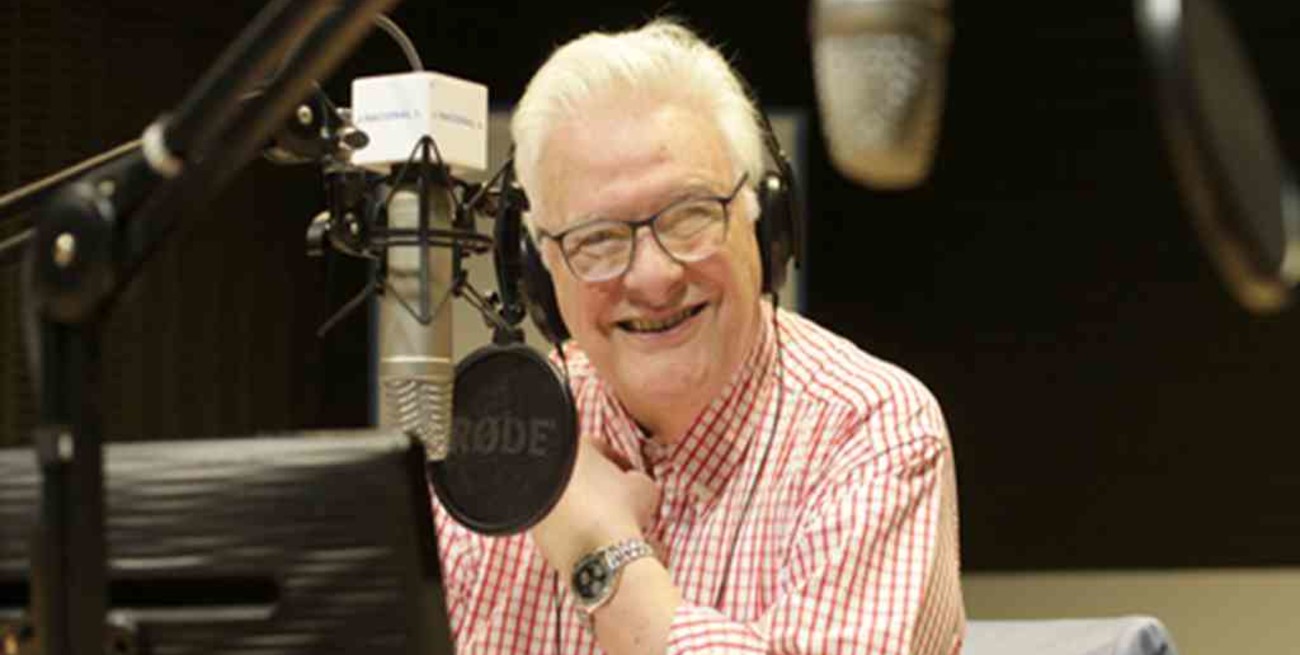 Tras 60 años de carrera, Héctor Larrea se despide de la radio