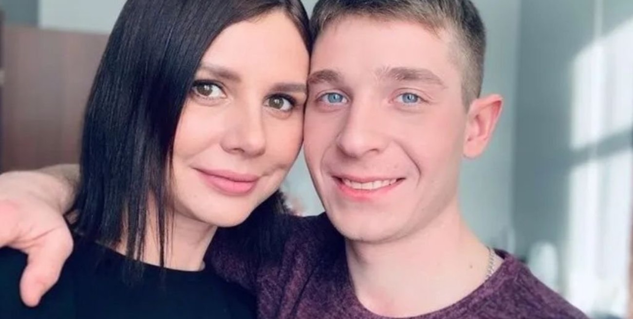  Una influencer rusa se casó con su hijastro y son padres de una beba