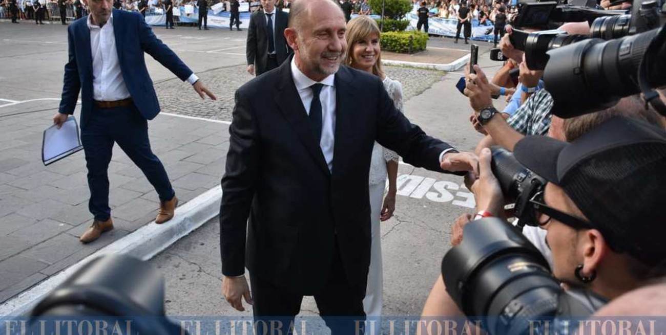 Todas las fotos de la asunción de Omar Perotti