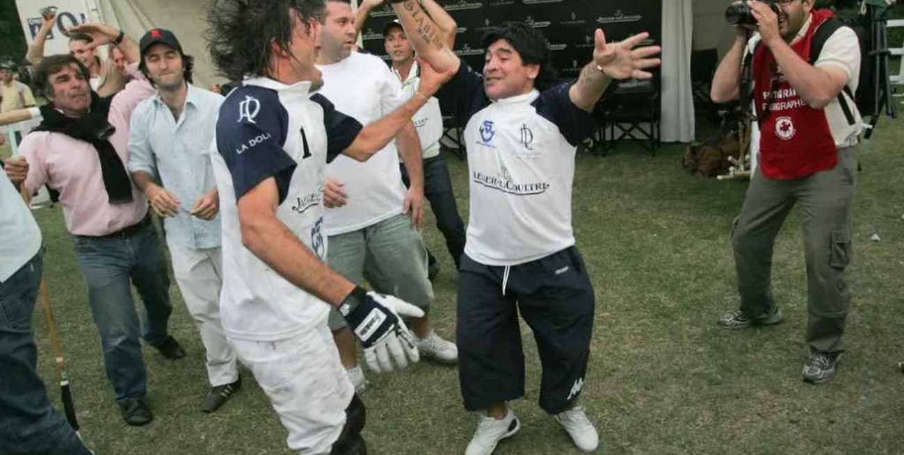 Cambiaso homenajeó a Diego Maradona en el Abierto Argentino de Polo con la "10" en su camiseta  