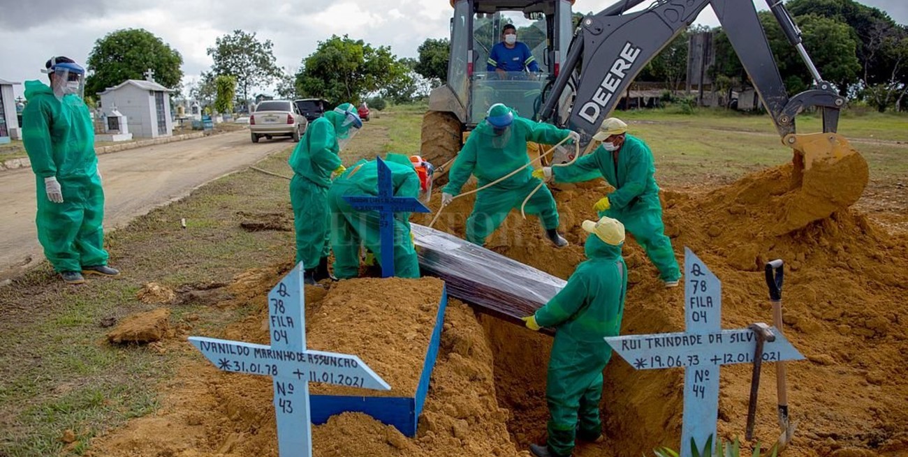 Récord de muertes diarias por coronavirus en Brasil y restricciones extremas en estados sureños