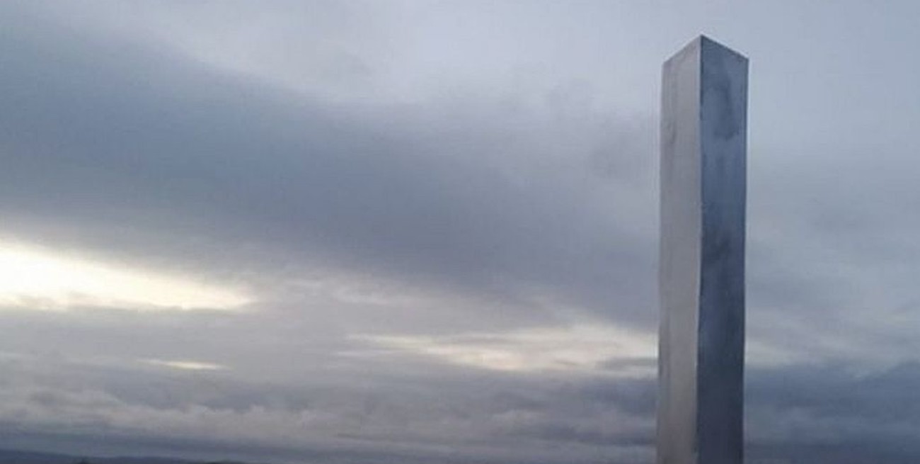 Siguen apareciendo monolitos misteriosos y sospechan que se trata de una campaña publicitaria