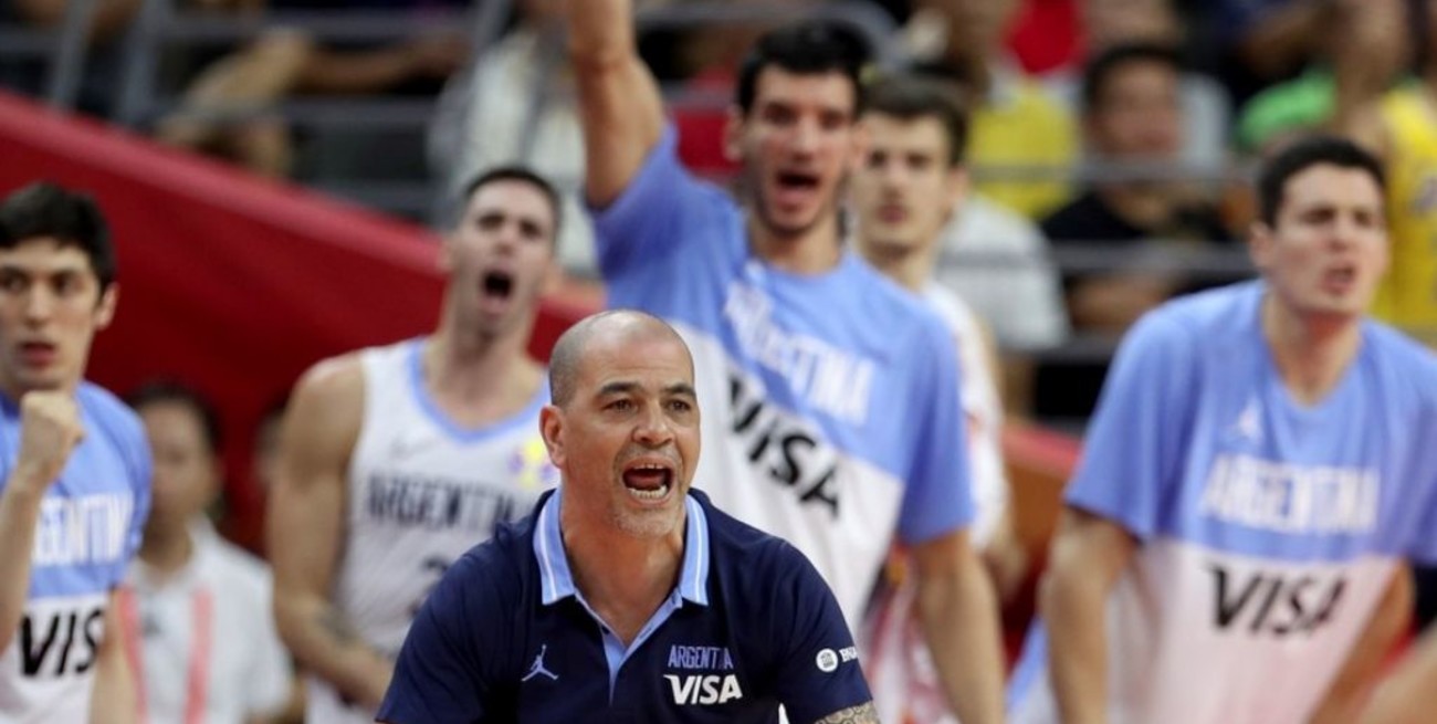 El seleccionador Sergio "Oveja" Hernández aseguró: "Es difícil dirigir en la NBA si no naciste ahí"