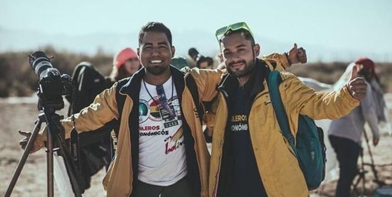Dos mochileros viajan por América para difundir la astronomía: están en Santa Fe