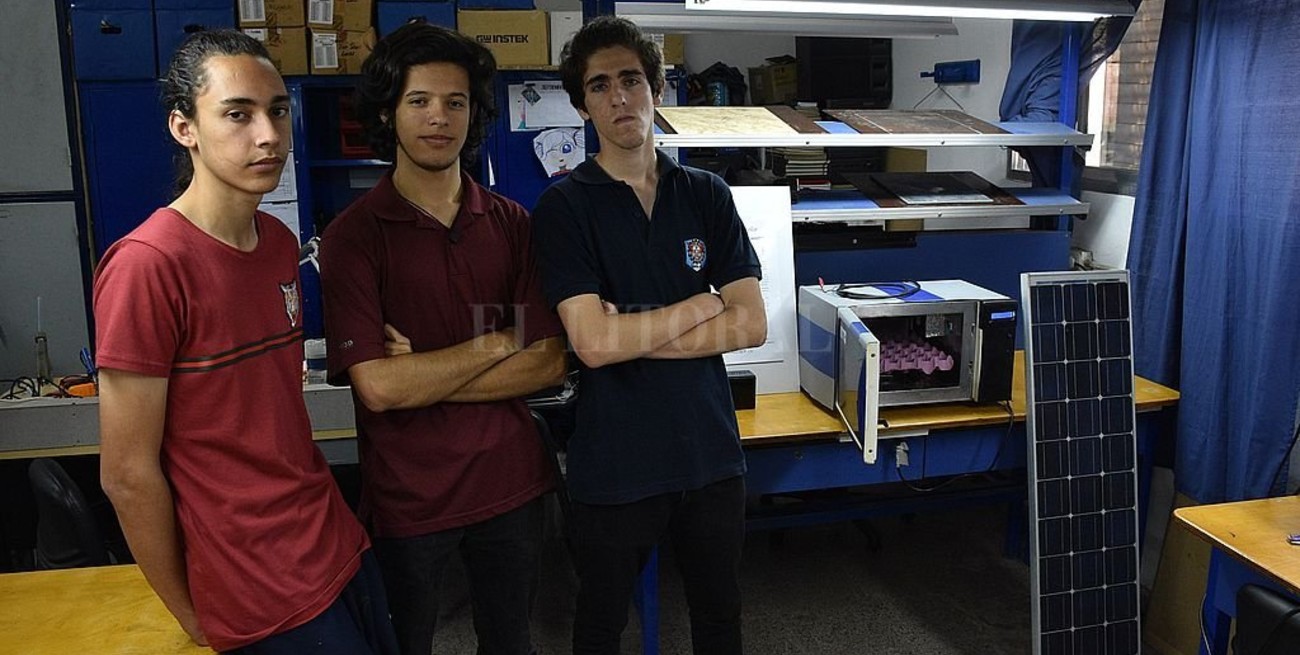Estudiantes de la escuela Avellaneda crearon una incubadora avícola solar