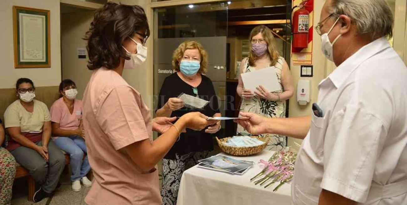 #8M: Esperanza reconoció a las mujeres del sector de la salud