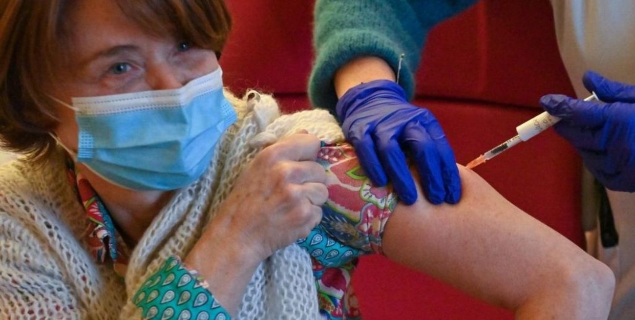  Francia promete acelerar la vacunación contra el coronavirus