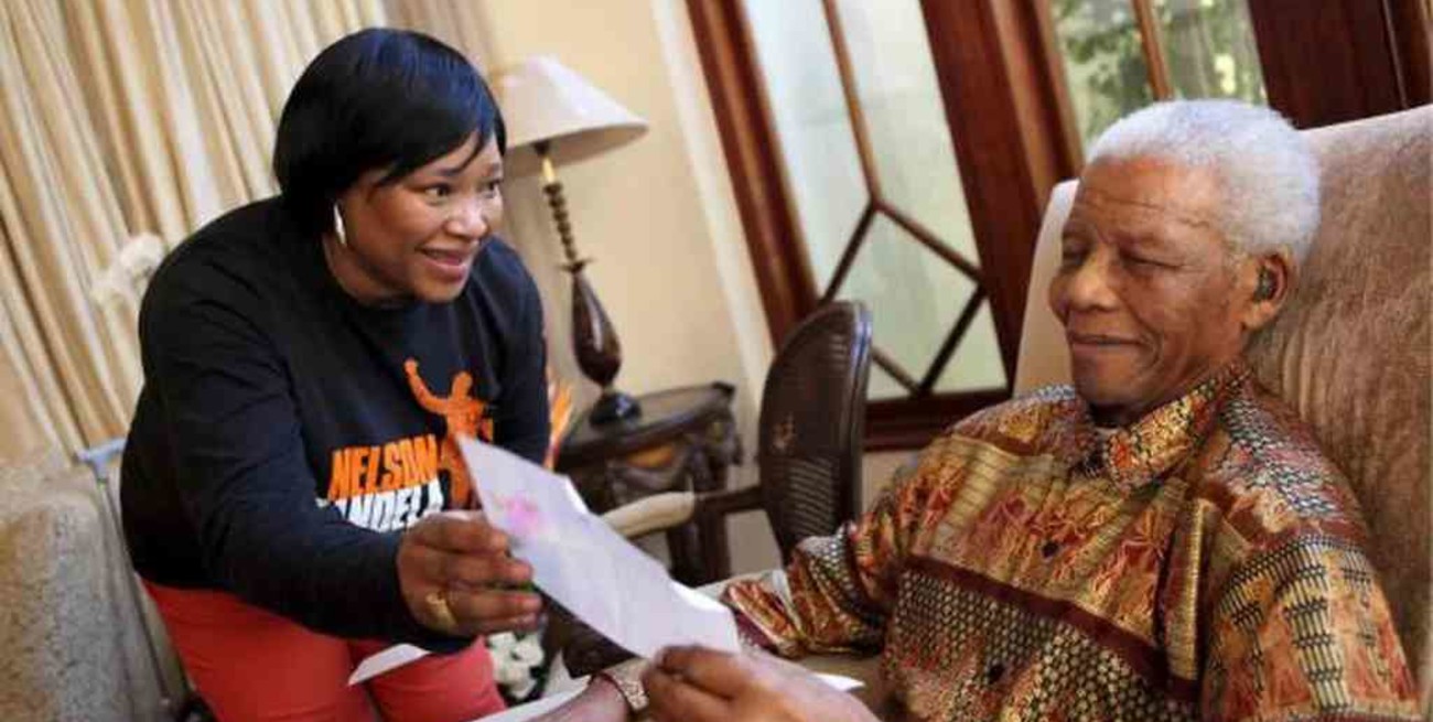 Murió Zindzi Mandela, la hija menor de Nelson Mandela