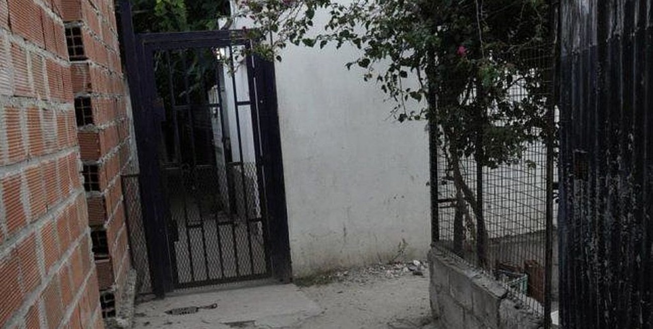 Rosario: asesinaron a un hombre a puñaladas e incendiaron su vivienda
