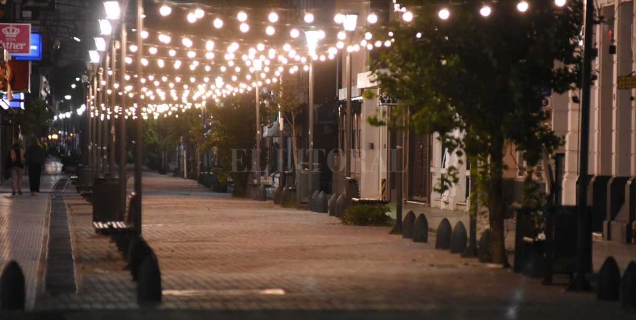 Reuniones tensas y un DNU que se hace esperar: las posibles restricciones para frenar los casos