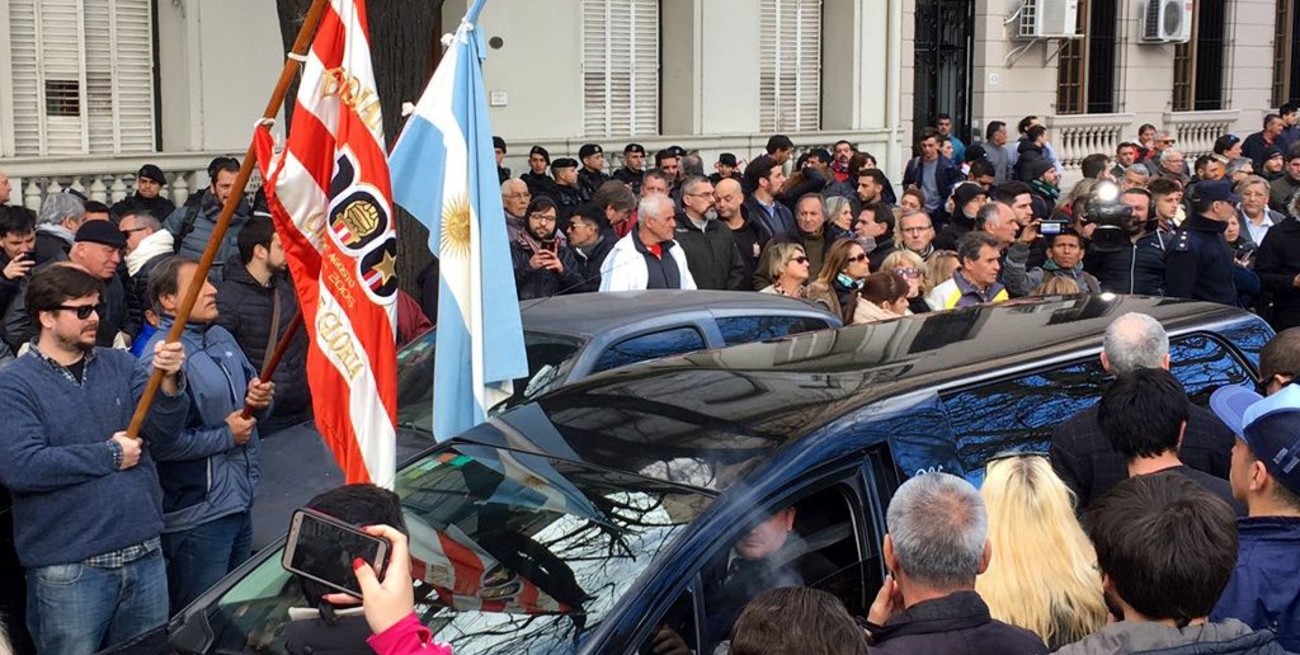 Sentido último adiós al "Tata" Brown en La Plata
