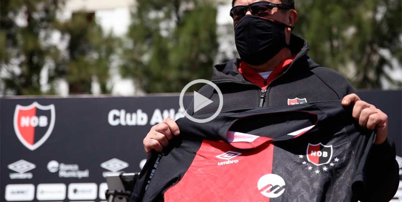  El blooper de "Mono" Burgos en conferencia de prensa