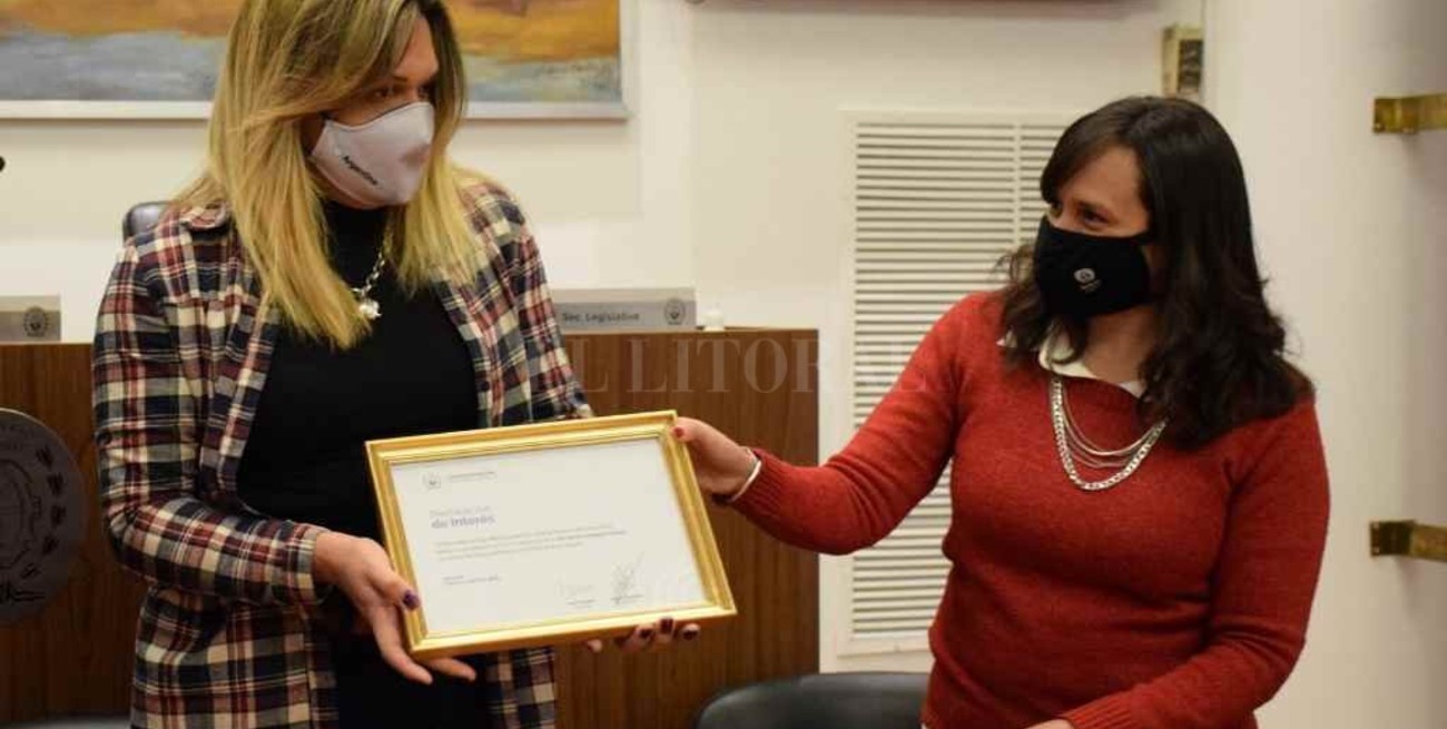 Narela, la primera mujer trans en ingresar a la policía