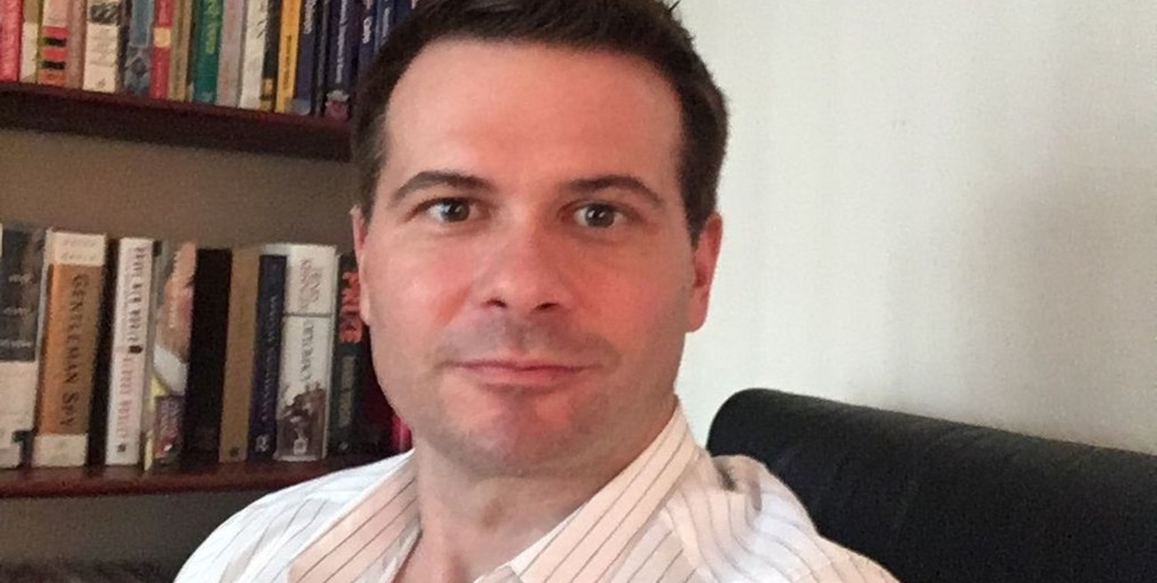 El FBI solicita testigos contra un posible "depredador sexual" de la embajada de Estados Unidos en México