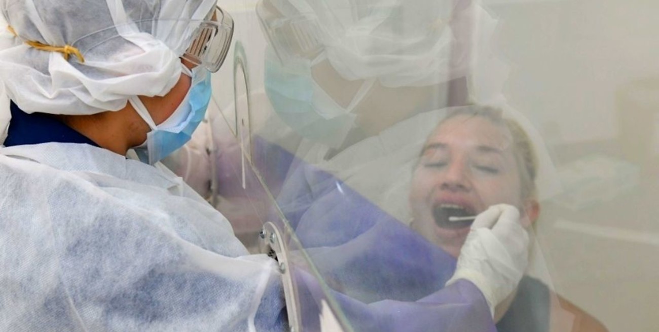 Coronavirus: qué es la "lengua Covid", el nuevo síntoma detectado en Europa